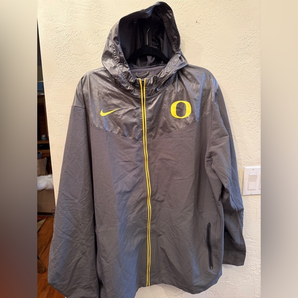 Nike Oregon Ducks Men's Gray and Yellow Hooded Windbreaker Full Zip Jacket